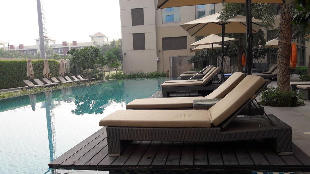 Отель Courtyard By Marriott Agra Экстерьер фото Pool at the Park, New Delhi