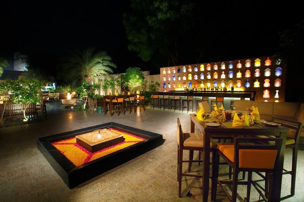 Отель Courtyard By Marriott Agra Экстерьер фото The Bar