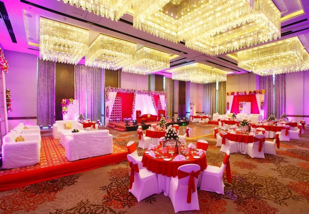 Отель Courtyard By Marriott Agra Экстерьер фото A wedding reception at a hotel in India
