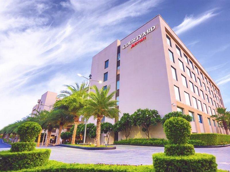Отель Courtyard By Marriott Agra Экстерьер фото Country Garden Phoenix Hotel