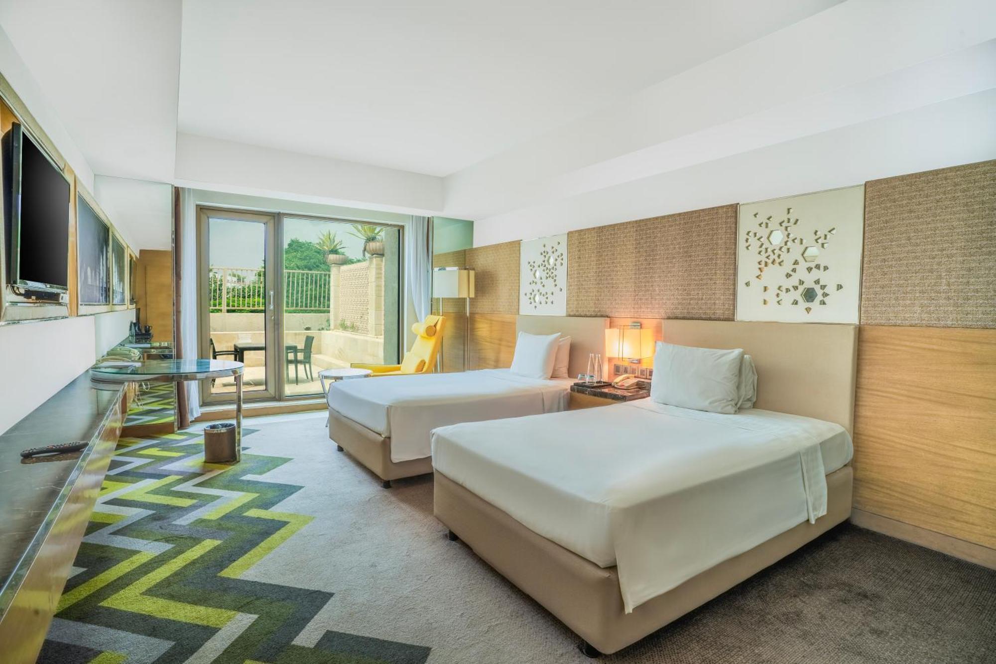 Отель Courtyard By Marriott Agra Экстерьер фото