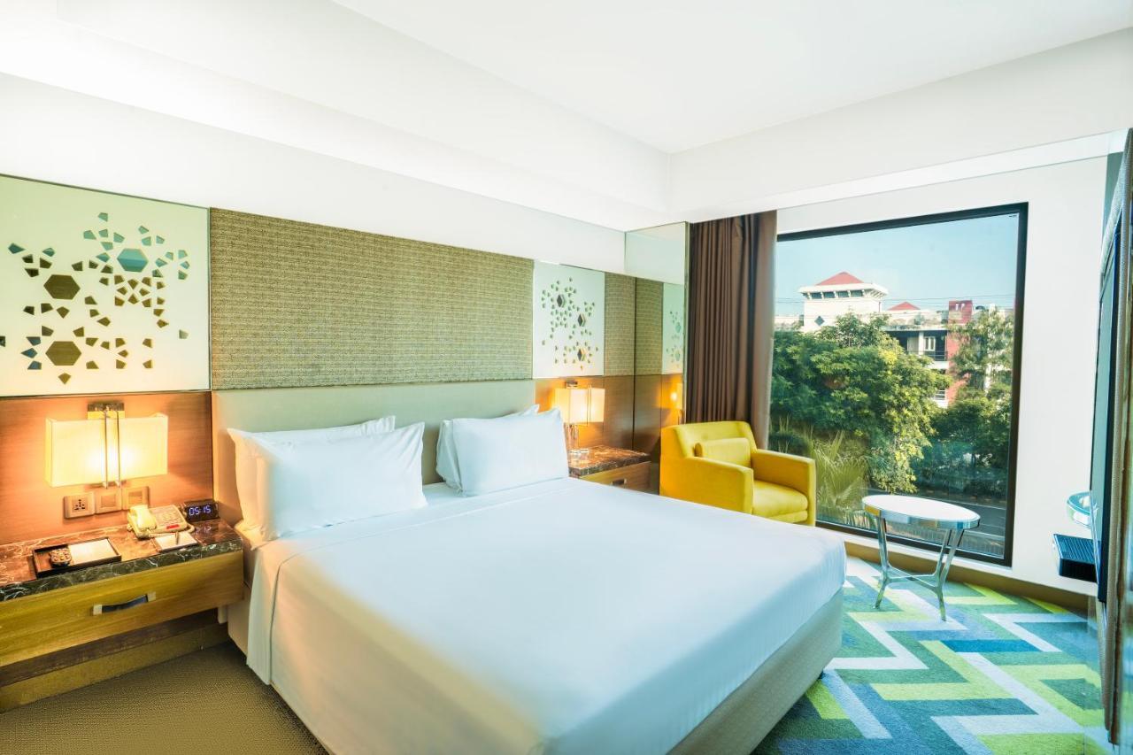 Отель Courtyard By Marriott Agra Экстерьер фото