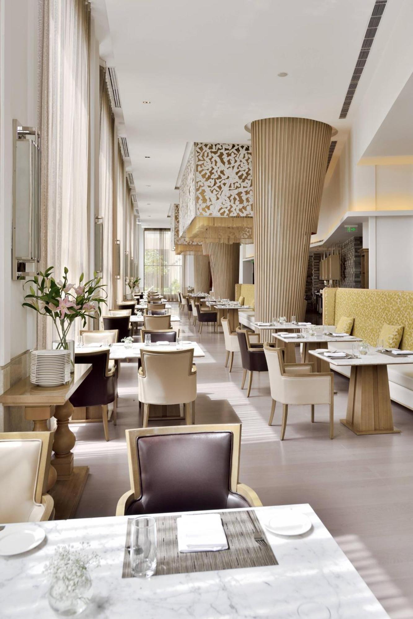 Отель Courtyard By Marriott Agra Экстерьер фото The restaurant