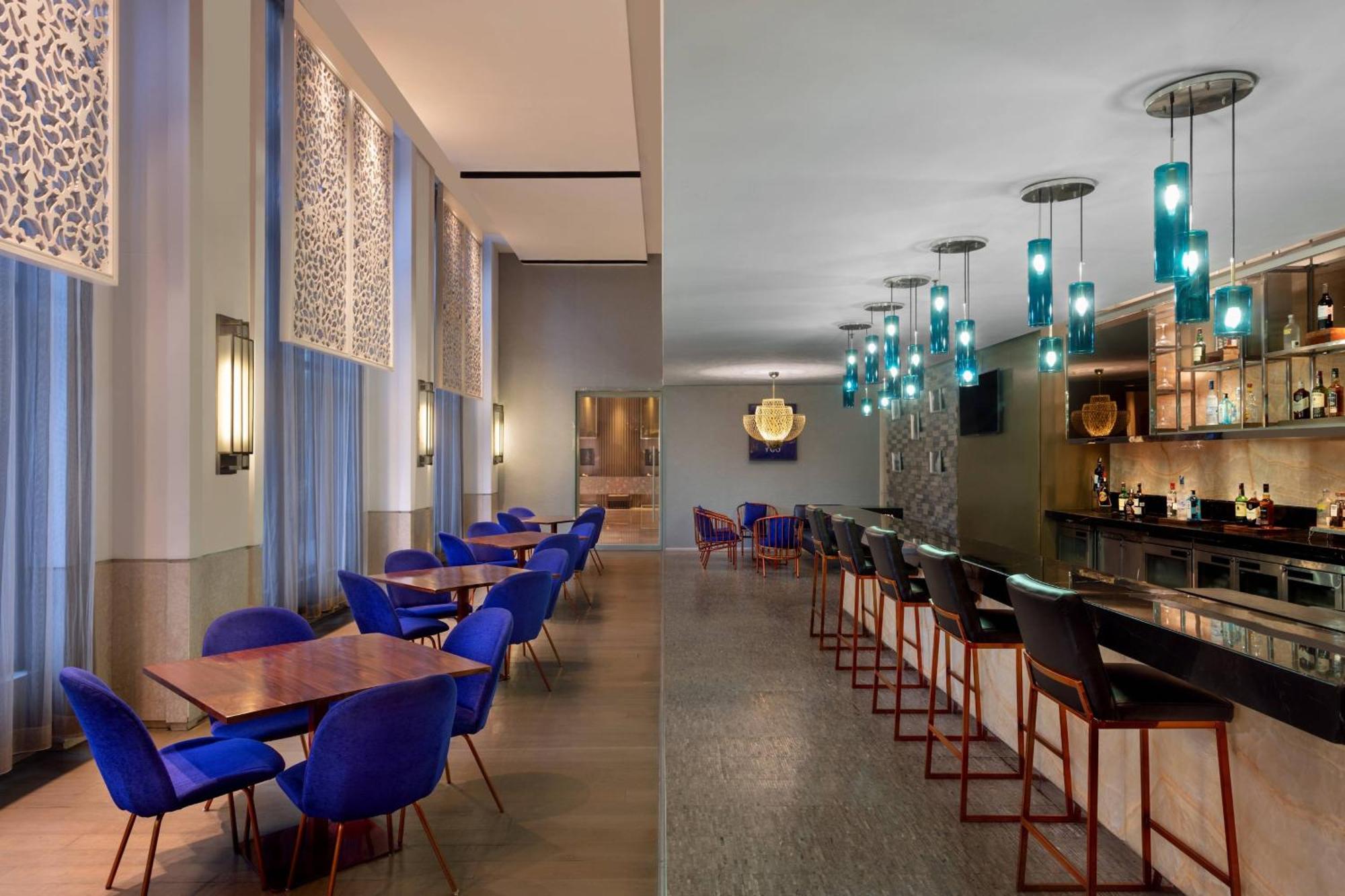 Отель Courtyard By Marriott Agra Экстерьер фото The bar at the lounge