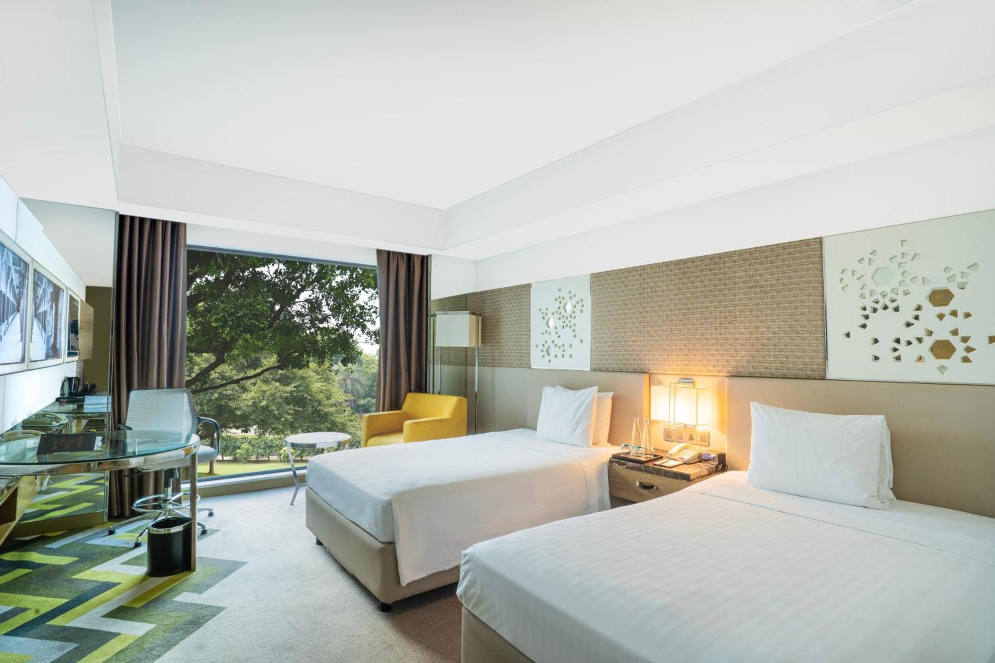 Отель Courtyard By Marriott Agra Экстерьер фото