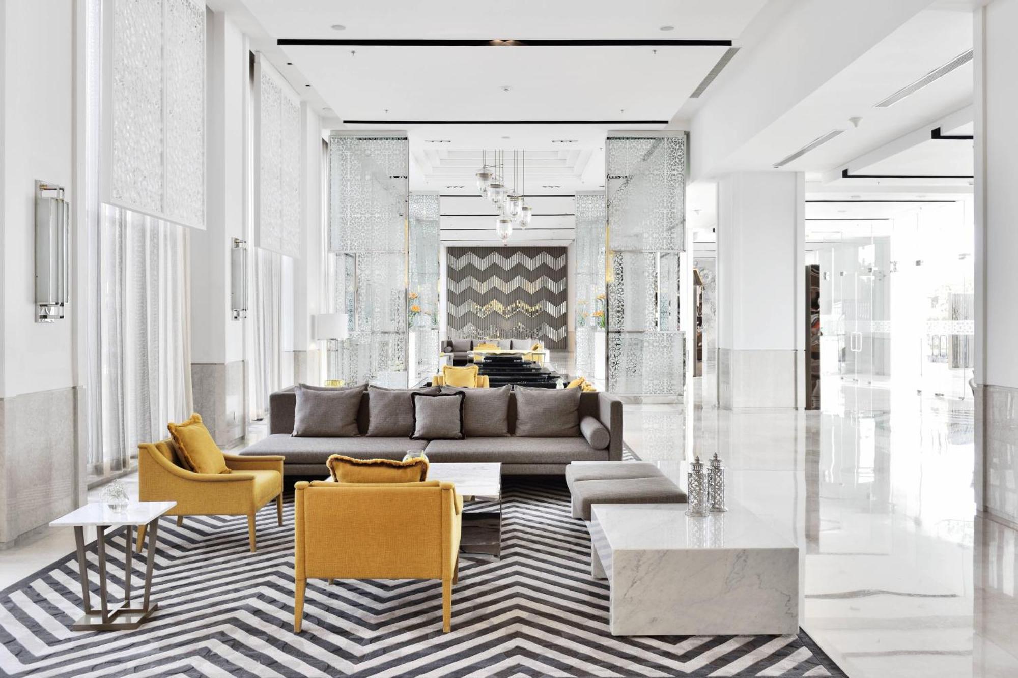Отель Courtyard By Marriott Agra Экстерьер фото The interior of the hotel