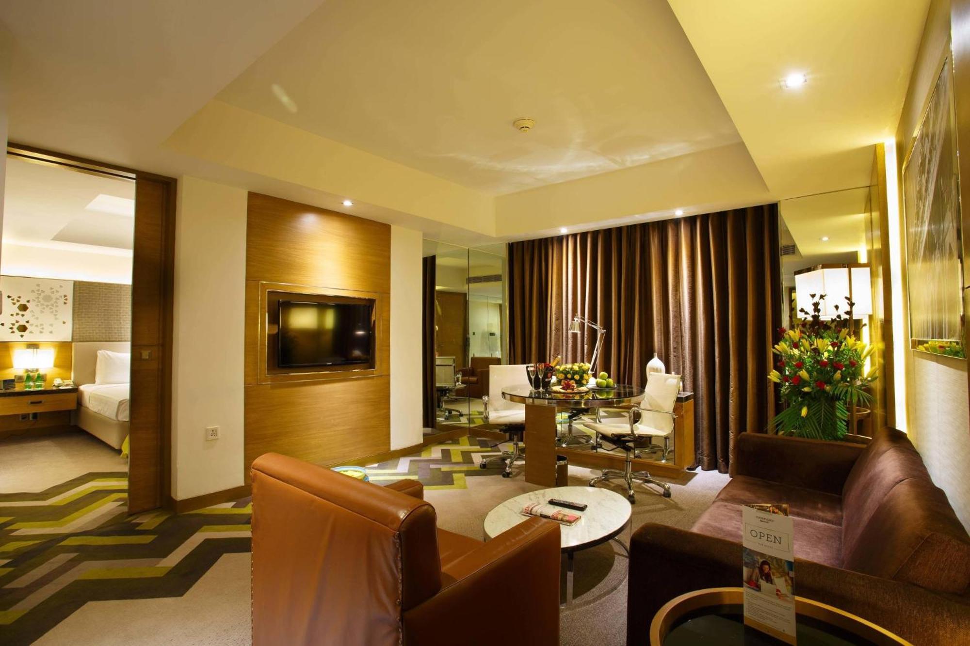 Отель Courtyard By Marriott Agra Экстерьер фото Suite at the Park, Hyderabad