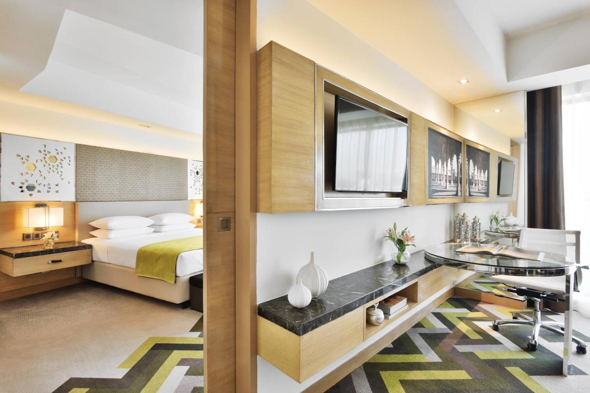 Отель Courtyard By Marriott Agra Экстерьер фото A room at the hotel