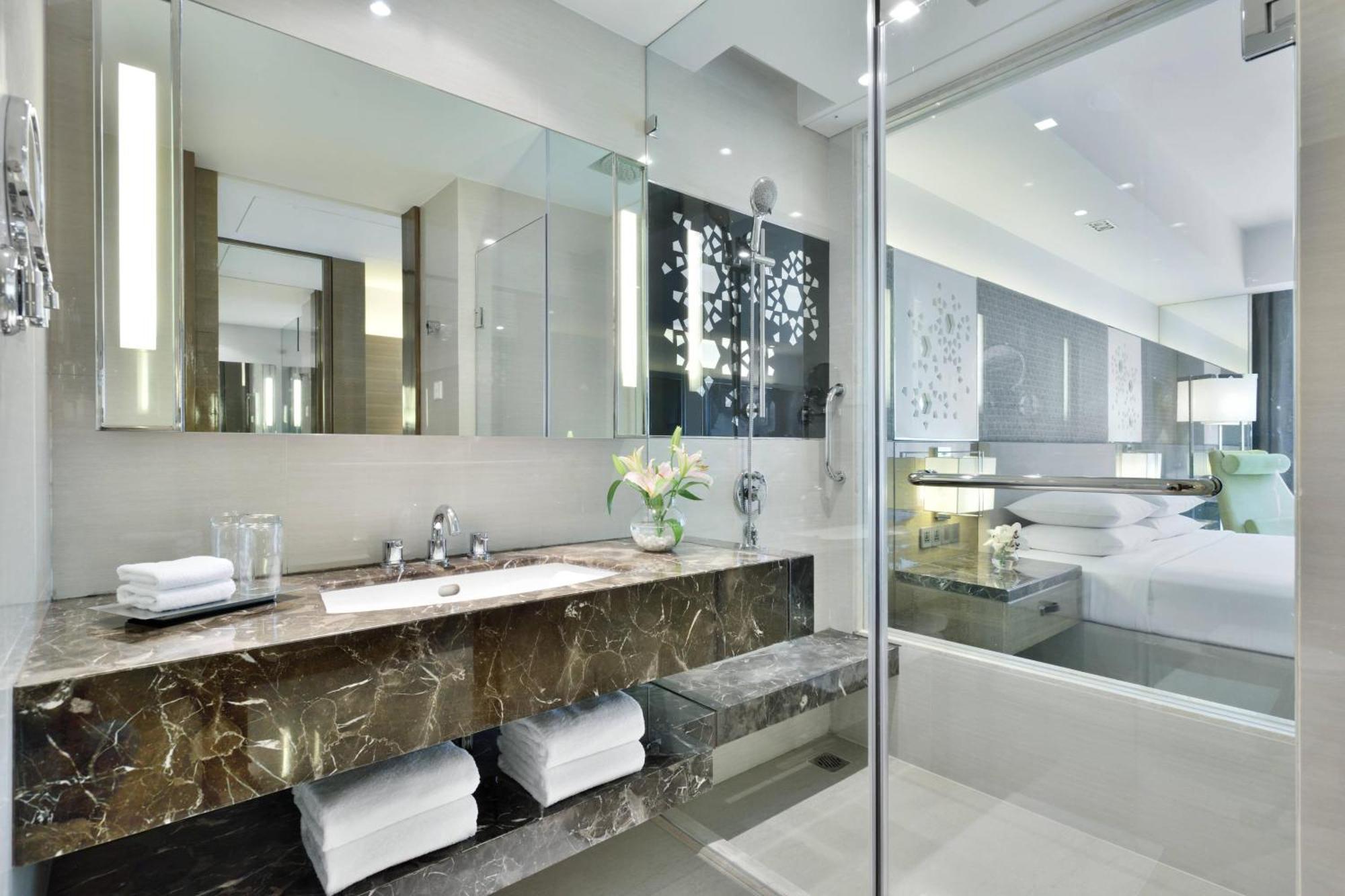 Отель Courtyard By Marriott Agra Экстерьер фото Bathroom