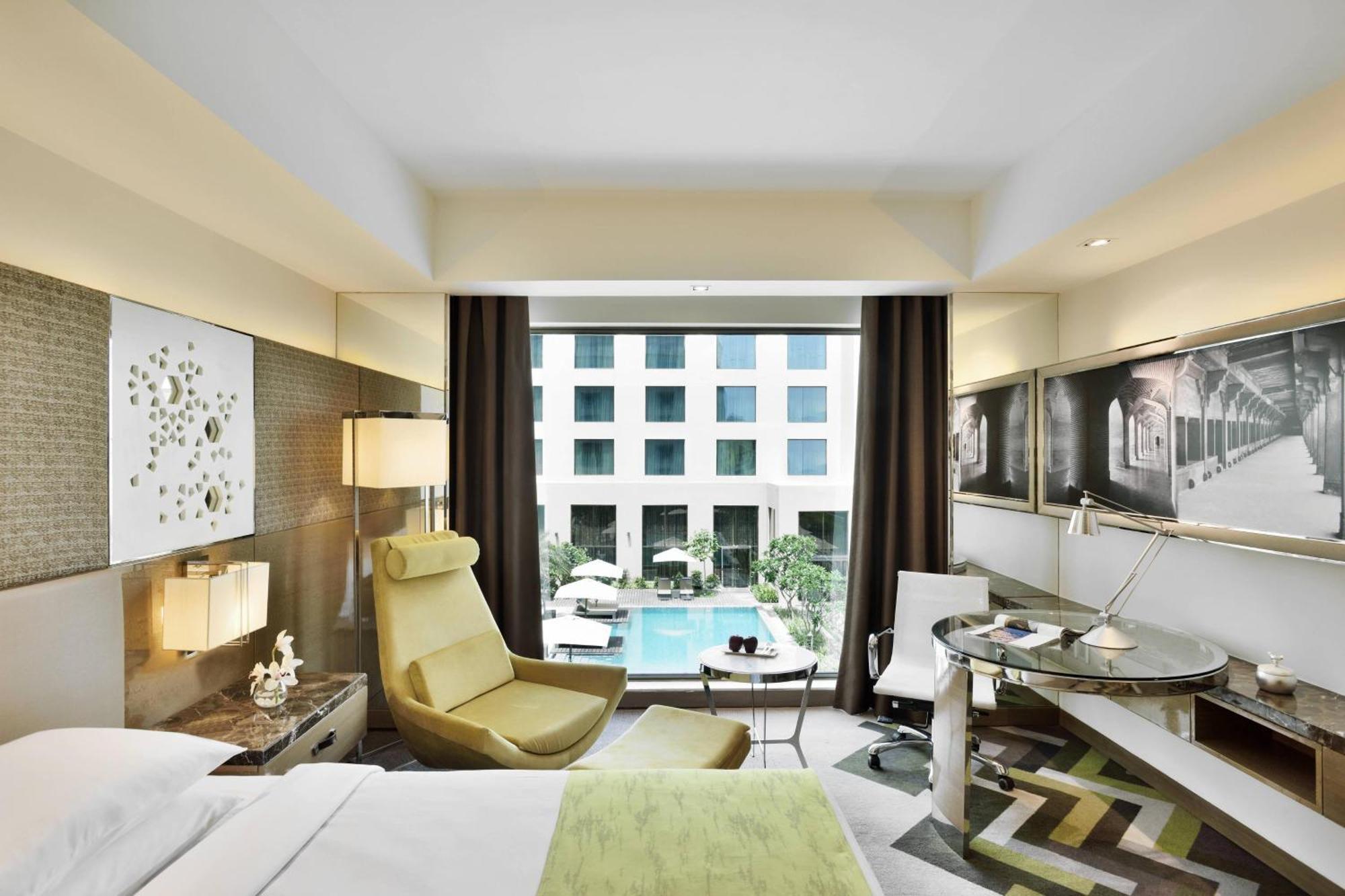 Отель Courtyard By Marriott Agra Экстерьер фото A room at the hotel